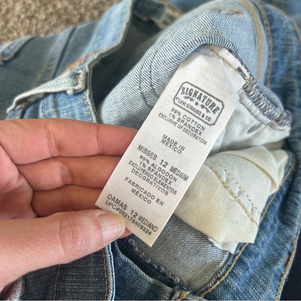 [Levi's] Low Rise Bootcut Jeans - Picture 9 of 9